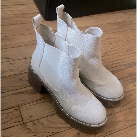 NWOT platform Chelsea python ankle boot - Picture 8 of 16